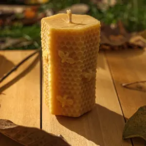100 % Bienenwachskerze „Bienenwabe“ (sechseckig)